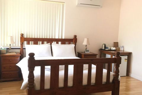 The Royal Dolphin B&B In Safety Bay - Accommodation Port Macquarie 6
