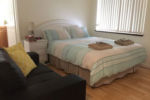 The Royal Dolphin B&B In Safety Bay - Accommodation Port Macquarie 5