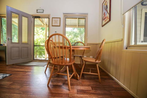Alpine Arnica Cottage 2 - Accommodation Port Macquarie 3
