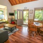 Alpine Arnica Cottage 2 - Accommodation Port Macquarie 0