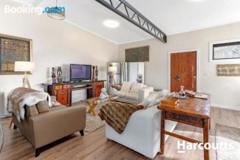 The WeareHouse In Deloraine - Accommodation Port Macquarie 3