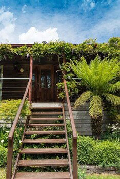 Hollyhock B&B - Accommodation Port Macquarie 0