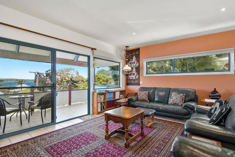 Black Dolphin Beach Penthouse - Accommodation Port Macquarie 4
