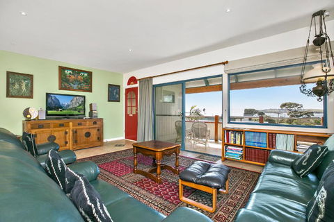 Black Dolphin Beach Penthouse - Accommodation Port Macquarie 6