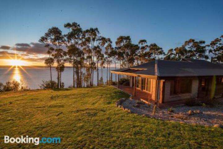 Tinderbox TAS Accommodation Port Macquarie