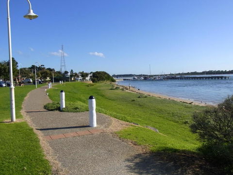 Black Dolphin Waterfront Townhouse Bay Views - Accommodation Port Macquarie 5