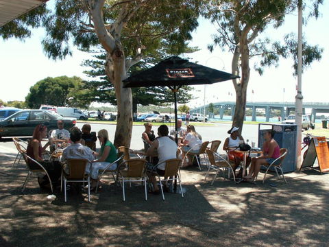 Black Dolphin Waterfront Townhouse Bay Views - Accommodation Port Macquarie 2