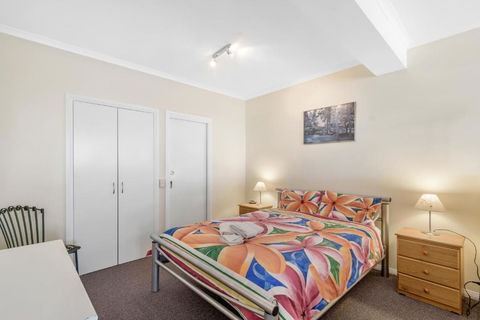 Black Dolphin Waterfront Apartment - Accommodation Port Macquarie 5