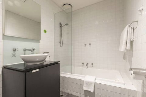 Absolute Collins - Accommodation Port Macquarie 3