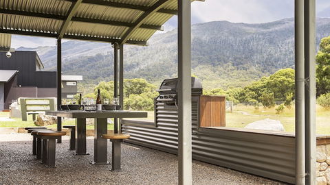 Kickenback Chalet - Contemporary Chalet In The Heart Of Crackenback - Accommodation Port Macquarie 1