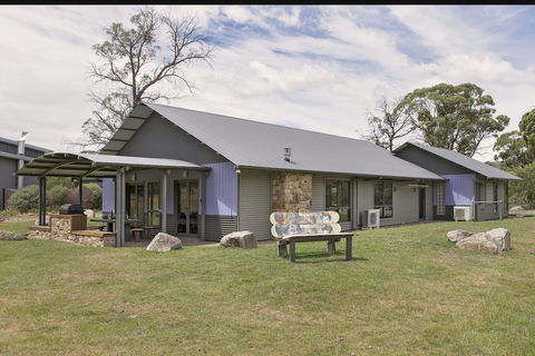 Kickenback Chalet - Contemporary Chalet In The Heart Of Crackenback - Accommodation Port Macquarie 6