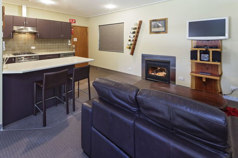 Kickenback Studio - Contemporary Accommodation In The Heart Of Crackenback - Accommodation Port Macquarie 2