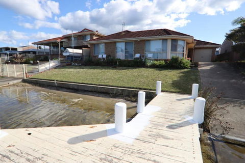 Fishermans Delight Waterfront - Accommodation Port Macquarie 1