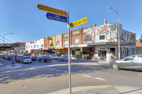 4 BR Apartment Short Walk To Bondi Beach - Accommodation Port Macquarie 1