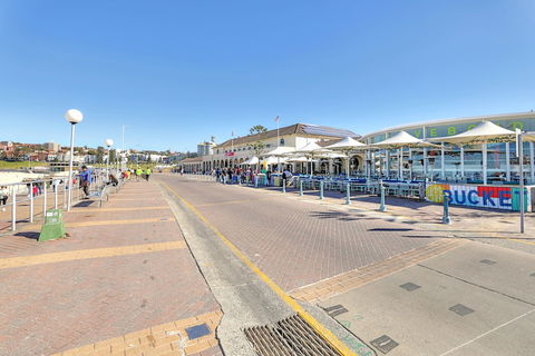 4 BR Apartment Short Walk To Bondi Beach - Accommodation Port Macquarie 5