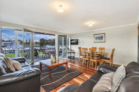 JOHANSSONS PERCH No. 1 - Accommodation Port Macquarie 0