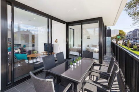 Executive 3 Br Caulfield North - Accommodation Port Macquarie 0