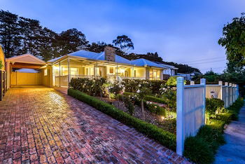 Lovely 5BR House Walk To Train And Shops - Accommodation Port Macquarie 1