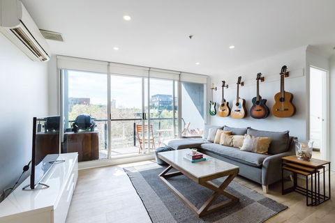 YUKI, 1BDR Melbourne Apartment - Accommodation Port Macquarie 1