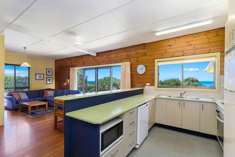 Sandpiper Beach Front House - Accommodation Port Macquarie 3