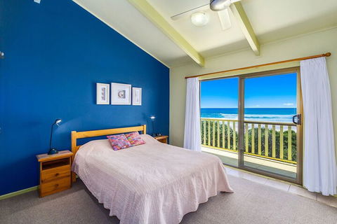 Sandpiper Beach Front House - Accommodation Port Macquarie 4