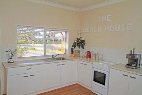 The Beach House In Berrara - Accommodation Port Macquarie 6