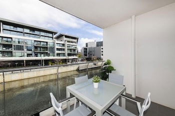 Accommodate Canberra - Lakefront - Accommodation Port Macquarie 3
