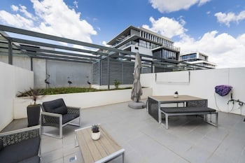 Accommodate Canberra - Lakefront - Accommodation Port Macquarie 5
