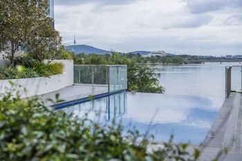 Accommodate Canberra - Lakefront - Accommodation Port Macquarie 2