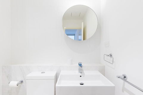 Amazing Location 1BR Apartment In Melbourne CBD - Accommodation Port Macquarie 3