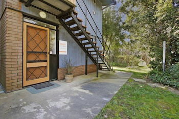 Cedar 6 - Fully Renovated Apartment - Accommodation Port Macquarie 0