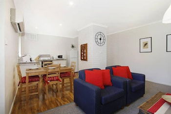 Cedar 6 - Fully Renovated Apartment - Accommodation Port Macquarie 4