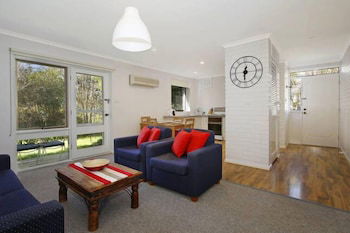 Cedar 6 - Fully Renovated Apartment - Accommodation Port Macquarie 3