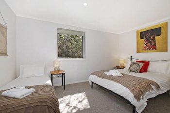 Cedar 6 - Fully Renovated Apartment - Accommodation Port Macquarie 2