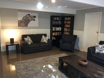 Tudor House - Large Family Home - Accommodation Port Macquarie 5