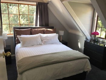 Tudor House - Large Family Home - Accommodation Port Macquarie 2