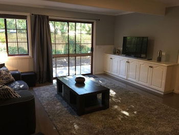 Tudor House - Large Family Home - Accommodation Port Macquarie 4