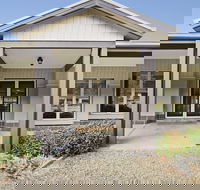 Collins Retreat - 4 Bedroom home with Pool - Accommodation Port Macquarie