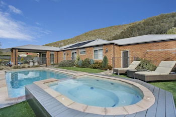 Collins Retreat - 4 Bedroom Home With Pool - Accommodation Port Macquarie 1