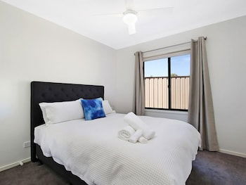 Alpine Knights Stylish Luxury - Accommodation Port Macquarie 0