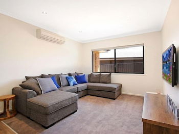 Alpine Knights Stylish Luxury - Accommodation Port Macquarie 5