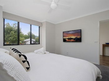 Alpine Knights Stylish Luxury - Accommodation Port Macquarie 3