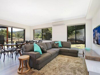 Alpine Knights Stylish Luxury - Accommodation Port Macquarie 1