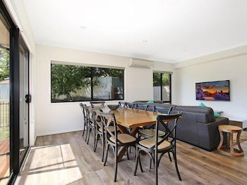 Alpine Knights Stylish Luxury - Accommodation Port Macquarie 2