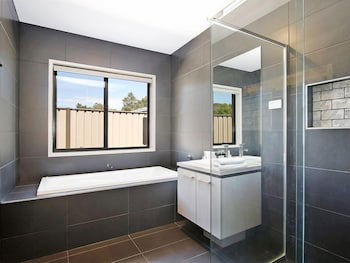 Alpine Knights Stylish Luxury - Accommodation Port Macquarie 6
