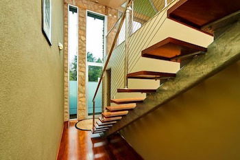 No.6 - Luxury Private Haven In The Heart Of Bright - Accommodation Port Macquarie 1