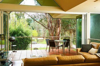 No.6 - Luxury Private Haven In The Heart Of Bright - Accommodation Port Macquarie 2