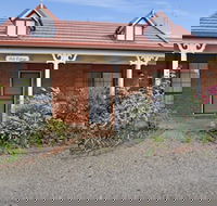 Oak Cottage - Tudor Village Unit 5 - Accommodation Port Macquarie