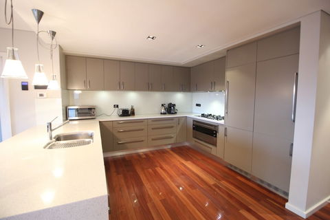 Sunny Sandy Bay Apartment - Accommodation Port Macquarie 3