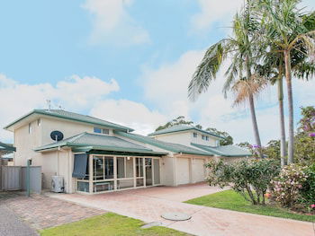 Occy's At Fingal Bay - Accommodation Port Macquarie 0